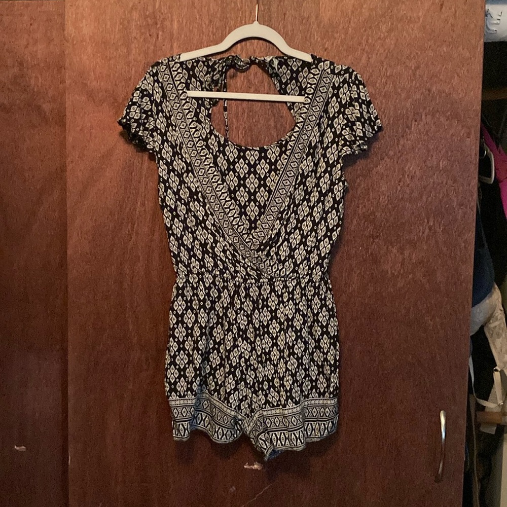 Size small romper, only worn a few times